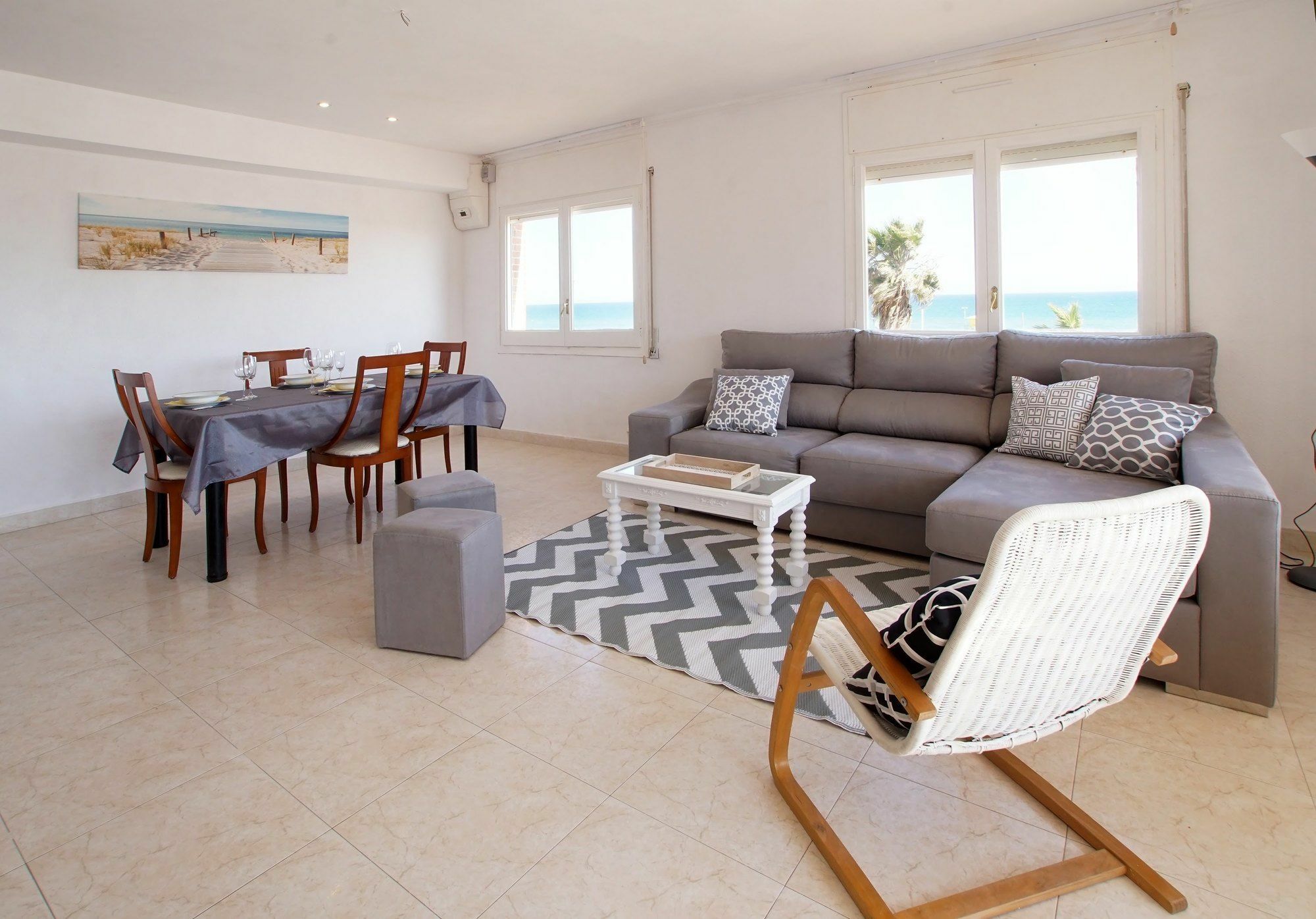 Calaluz Be My Guest Castelldefels Apartment Bagian luar foto